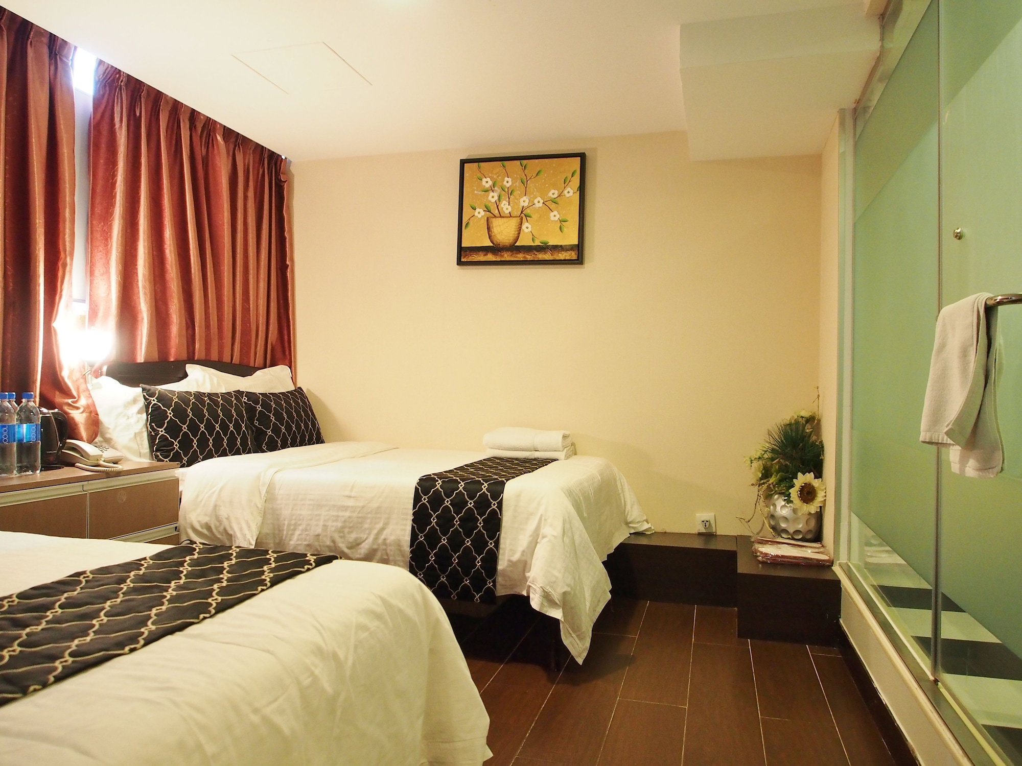 FAMILY, 3 DOUBLE BEDS