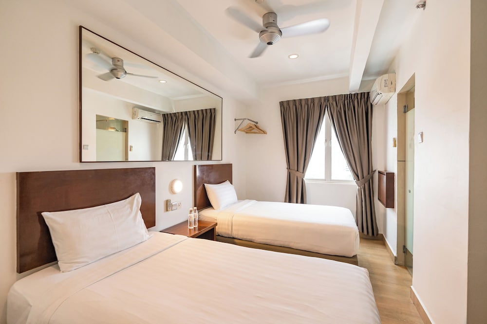 ROOM, TWIN BEDS