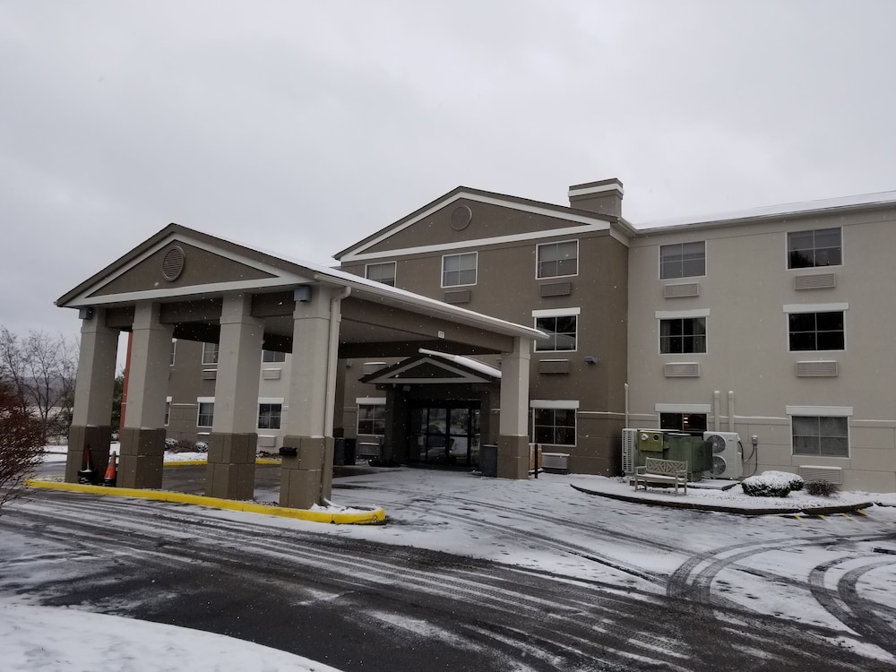 Holiday Inn Express Indiana, PA 2/51