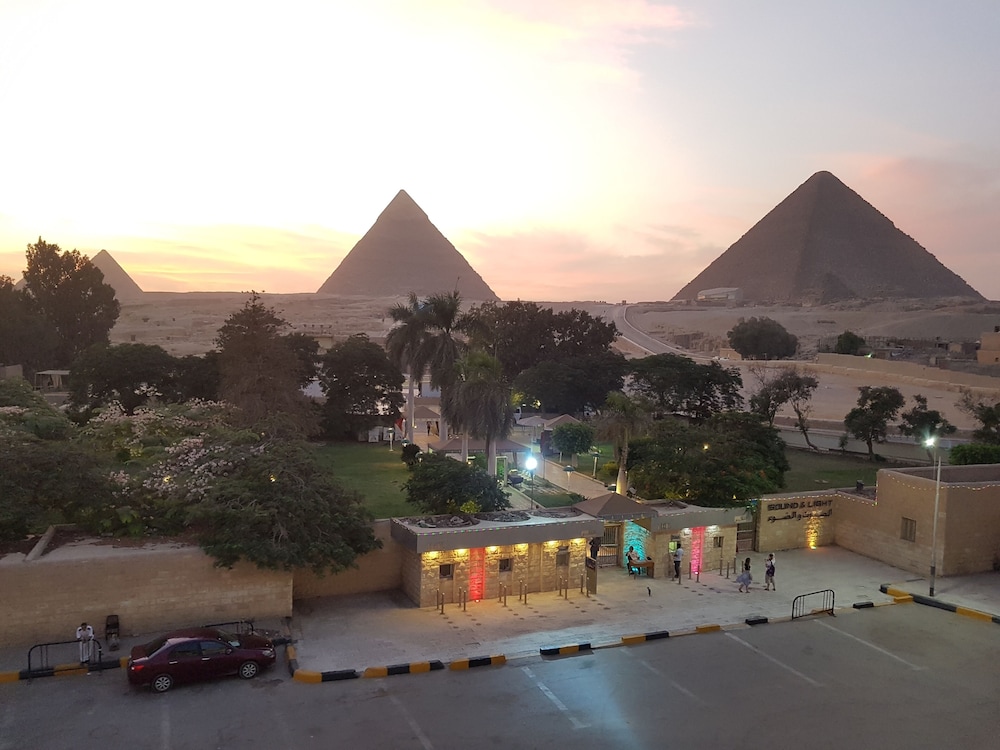 Sahara Pyramids Inn 3/50