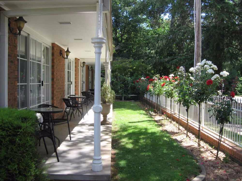 Barrass John Bright Motor Inn 38/43
