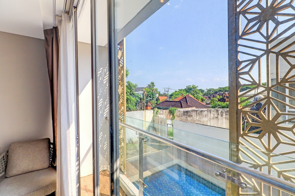 Sunday Hotel Arshika Sunset Road 42/60