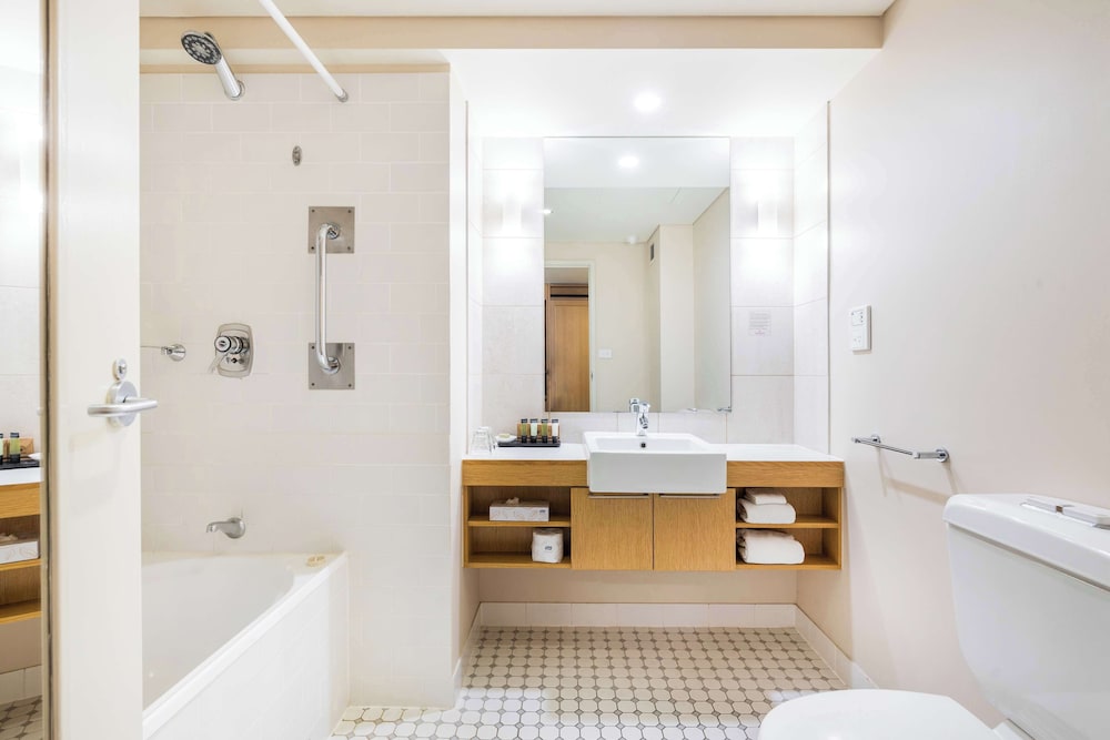Stamford Grand Adelaide 62/63