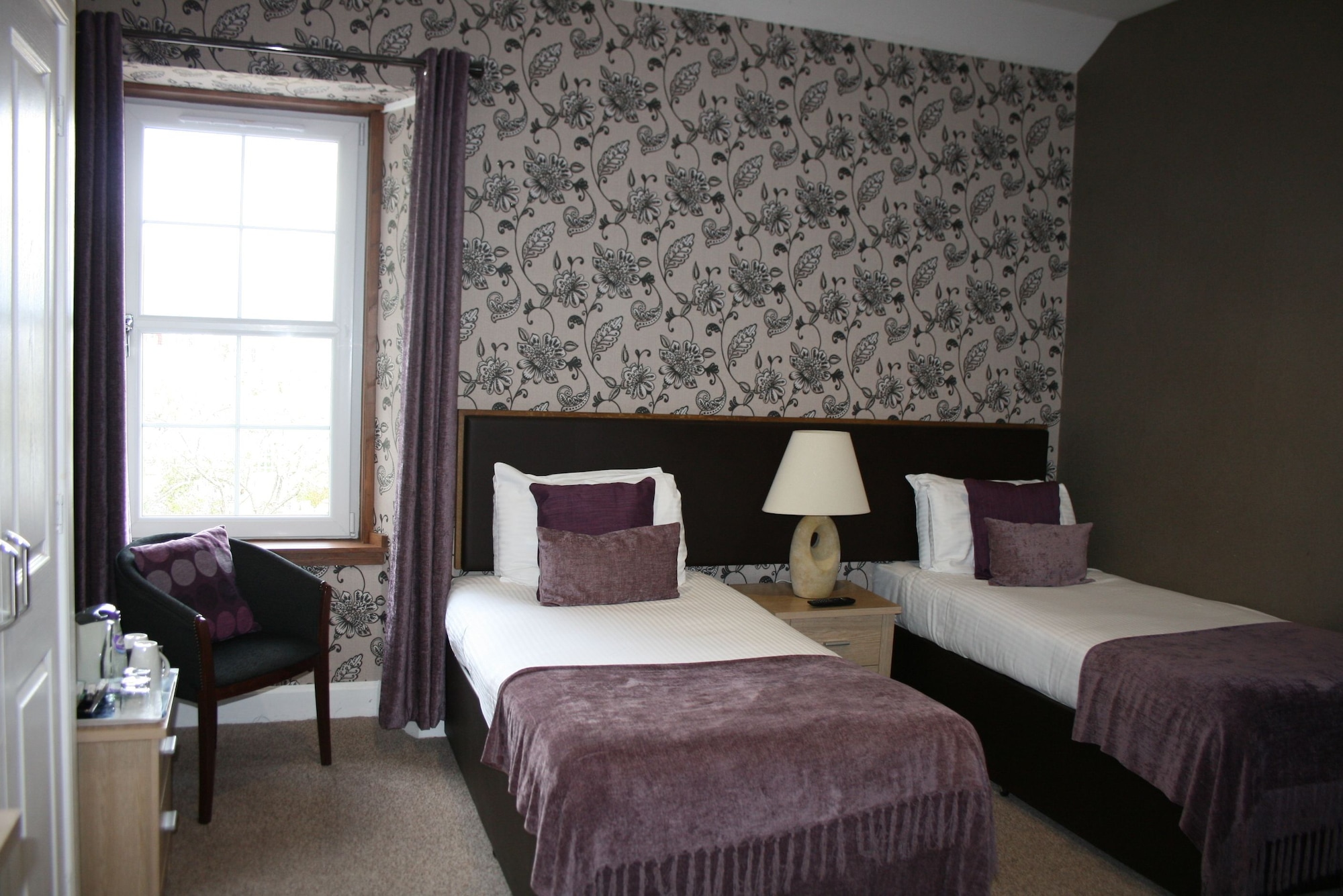 STANDARD, TWIN BEDS, SIDE SEA VIEW