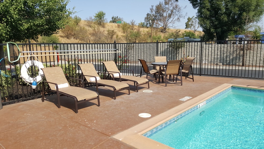 Best Western Plus Delta Inn & Suites 4/36