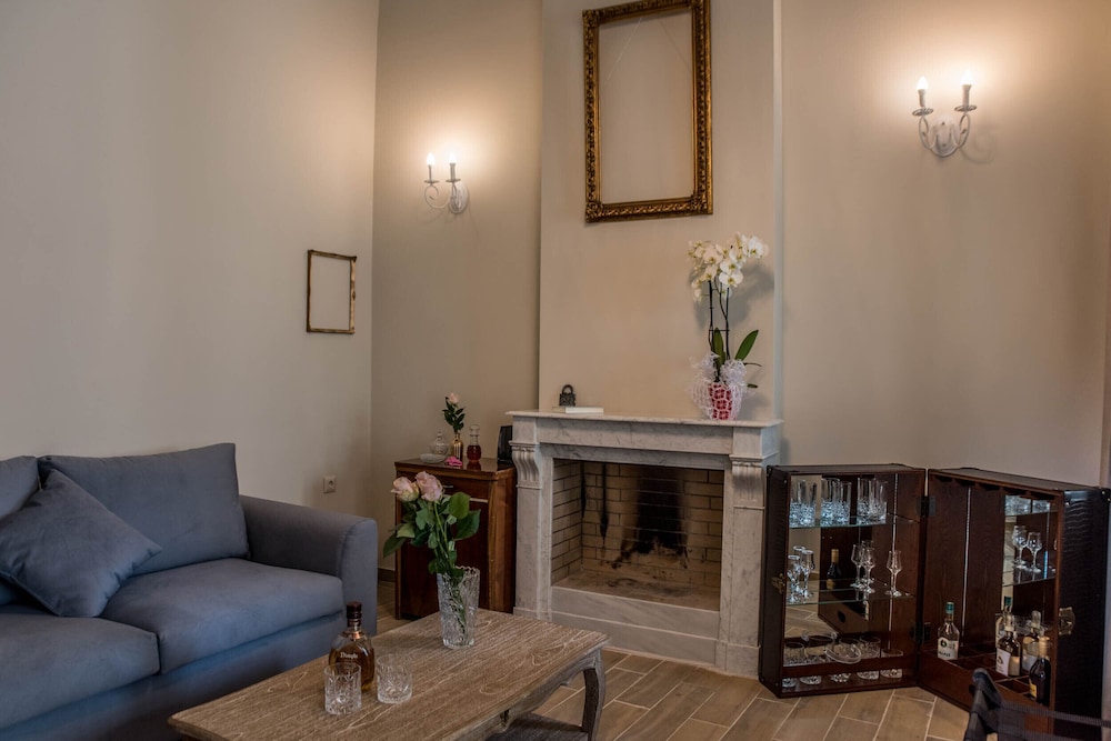 Kyria Boutique House 30/50