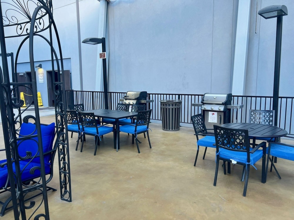 Jockey Resort Suites Center Strip 61/73