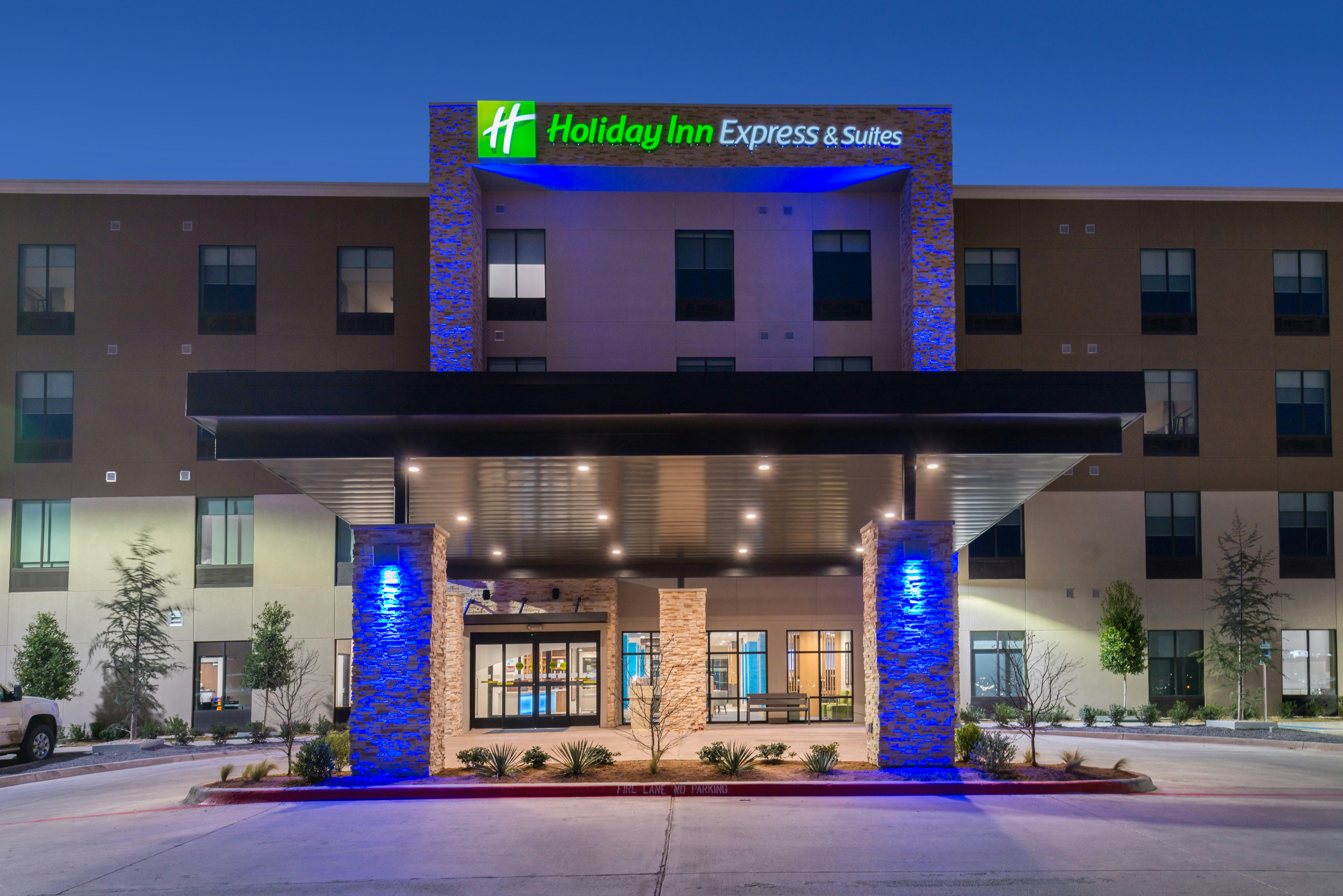Holiday Inn Express & Suites Fort Worth West 2/45