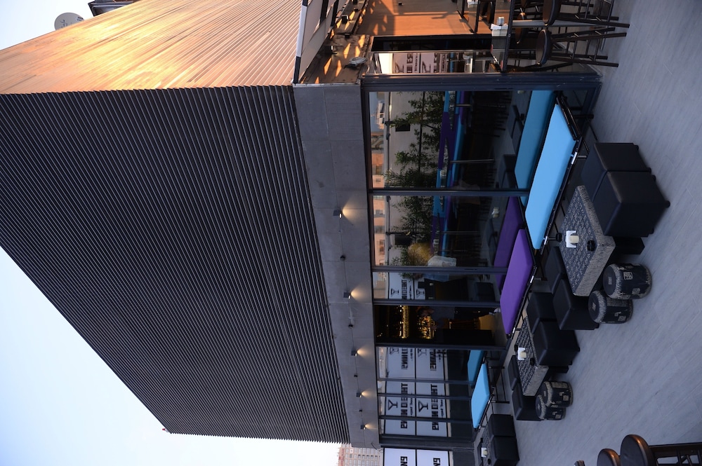 Three O Nine Hotel 22/50