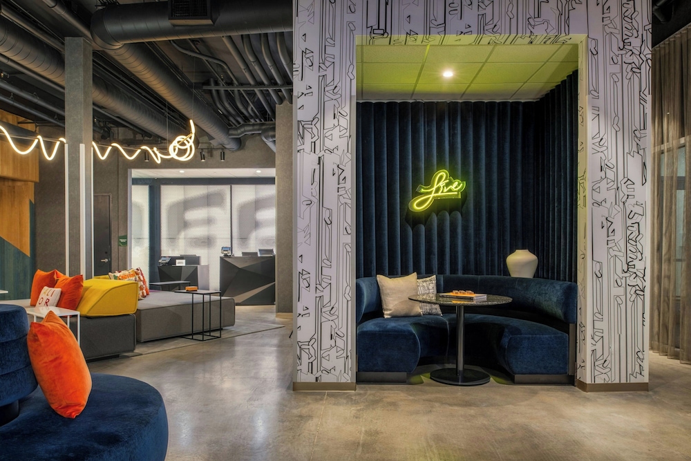 Aloft Sacramento Airport Natomas 17/43