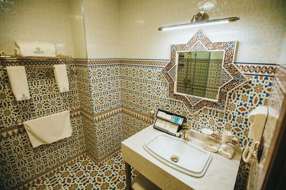 غرفة قياسية بسريرين منفصلين، Jannat Resort Osh 3/3