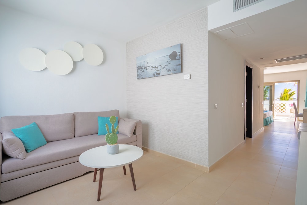 Hotel Las Costas 38/65
