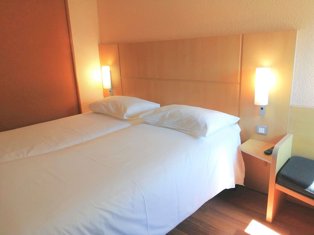 Ibis Poitiers Sud 22/67