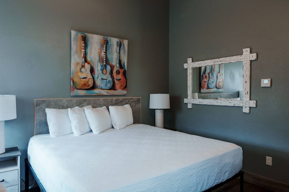 غرفة قياسية مفردة بسرير كينج، Price Pointe Inn 2/5