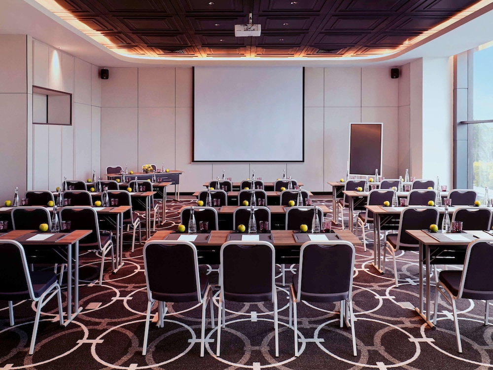 Movenpick Surabaya City 54/68