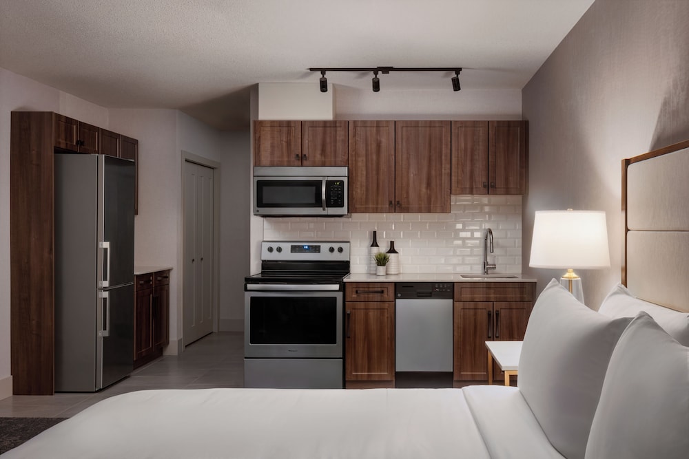 Pomeroy Hotel Fort McMurray 5/50