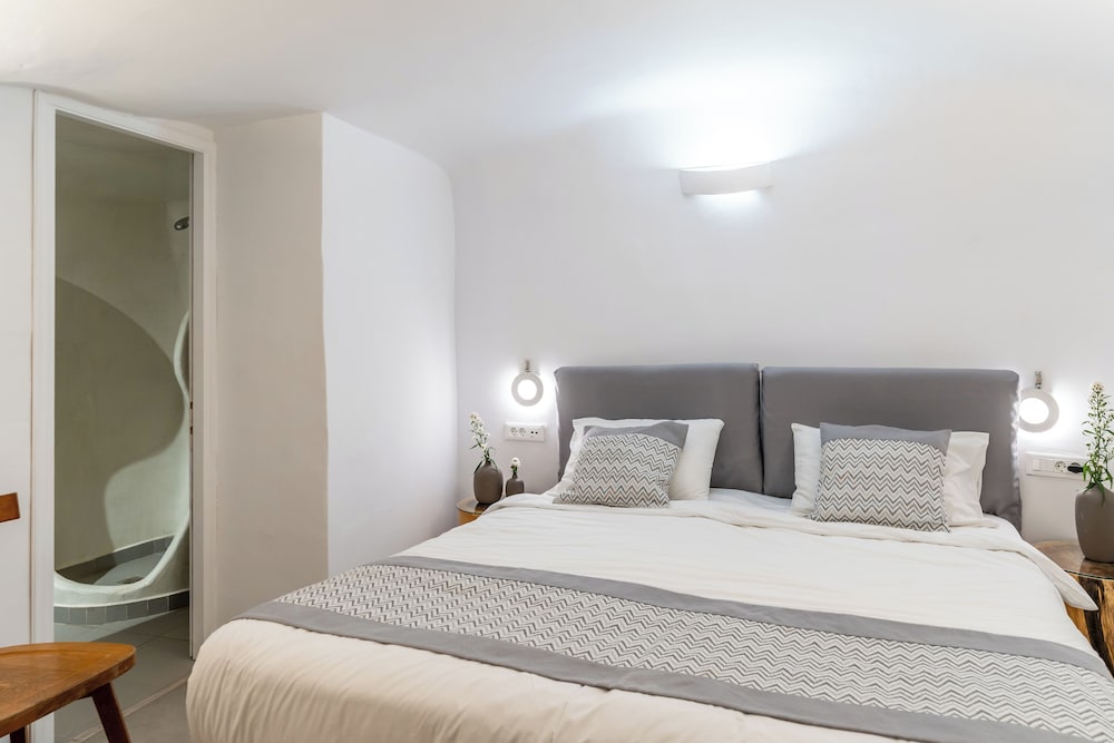 Cave, Studio, Double Bed, Caldera View