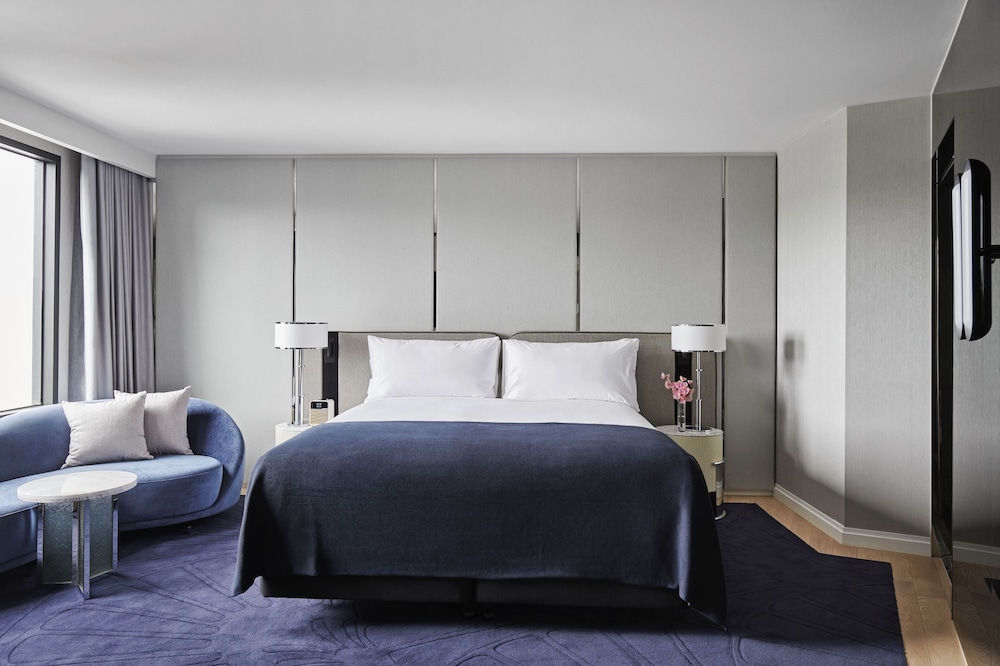 ROOM, KING BED