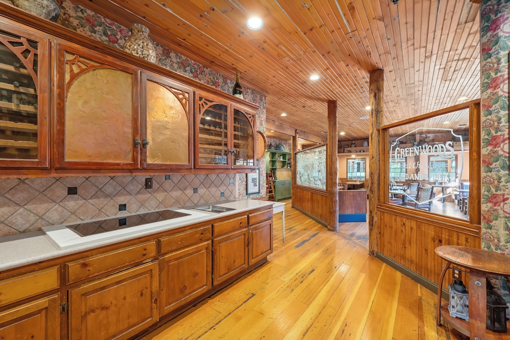 Cambria Pines Lodge 8/41