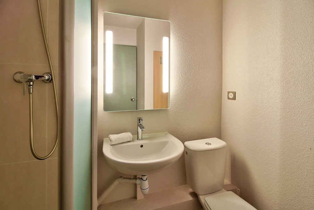 ROOM, TWIN BEDS