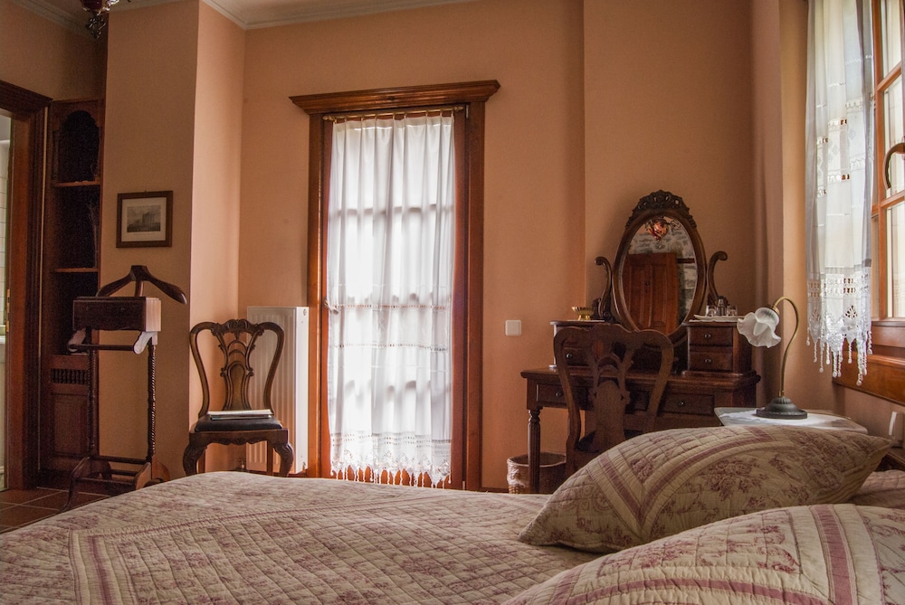 Viraggas Traditional Hotel 13/50