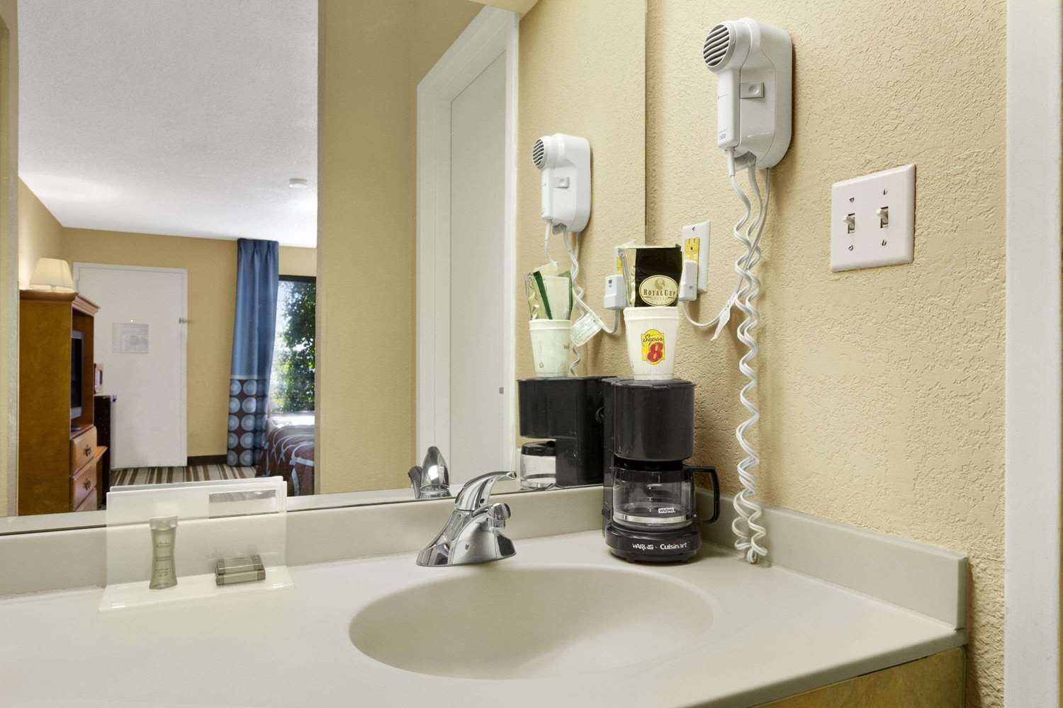 Super 8 by Wyndham Oxford 14/15