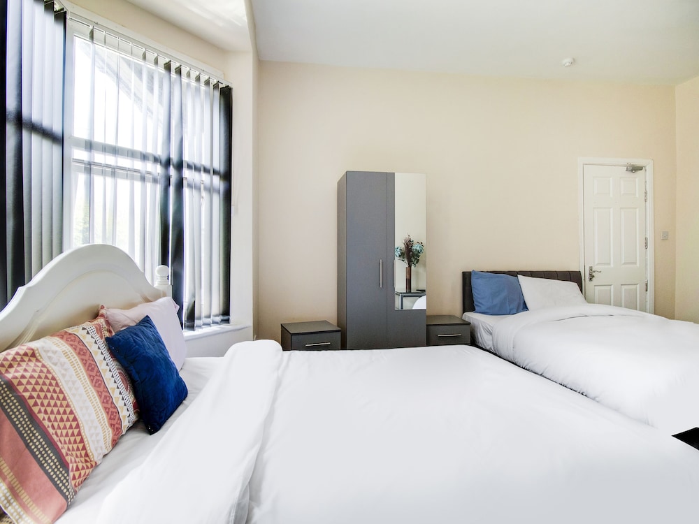 Room at OYO The Longlands Hotel, MIDDLESBROUGH
