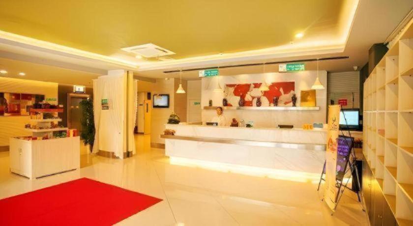 Magnolia Hotel (Yixing bus station store) 11/64