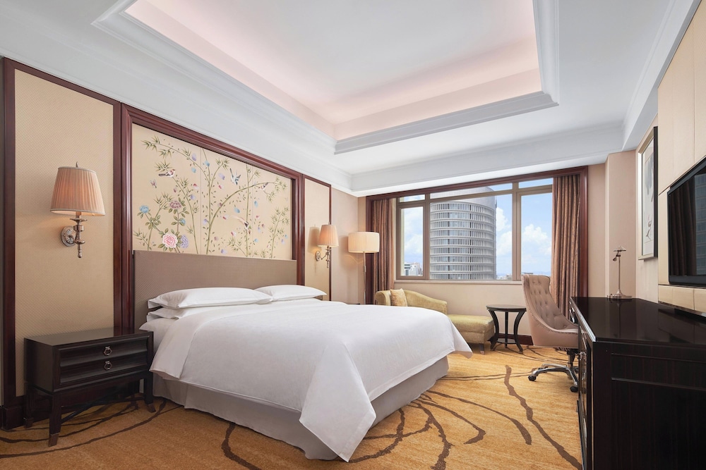 Room, King Bed, City View