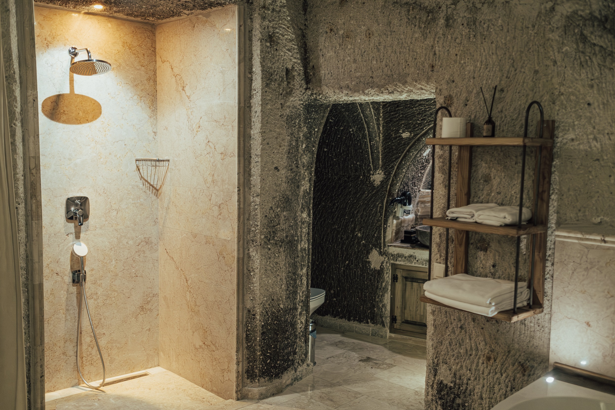 Cave, Superior, Suite, Hot Tub