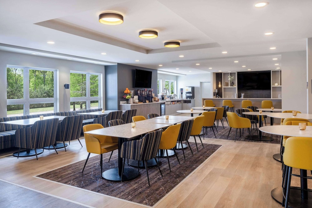 Microtel Inn & Suites by Wyndham Kanata Ottawa West 43/50