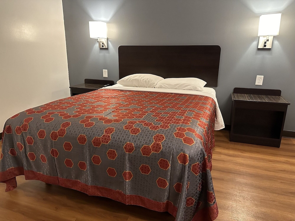 غرفة بسرير كينج، Motel6 Sullivan MO 2/3