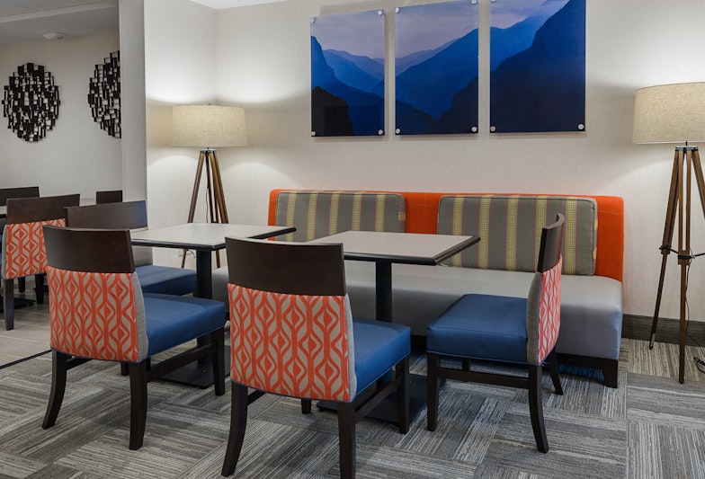 Hampton Inn Covington, VA 35/48