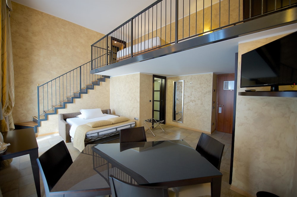 Best Western Crystal Palace Hotel 54/55