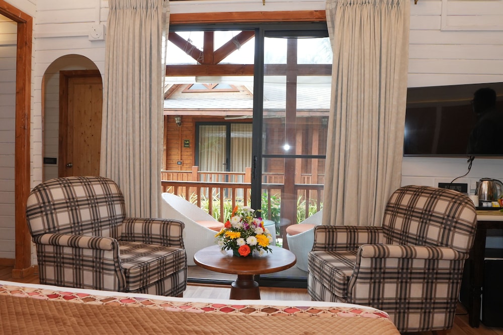Foxoso Aaristo Baga Beach Resort 25/48