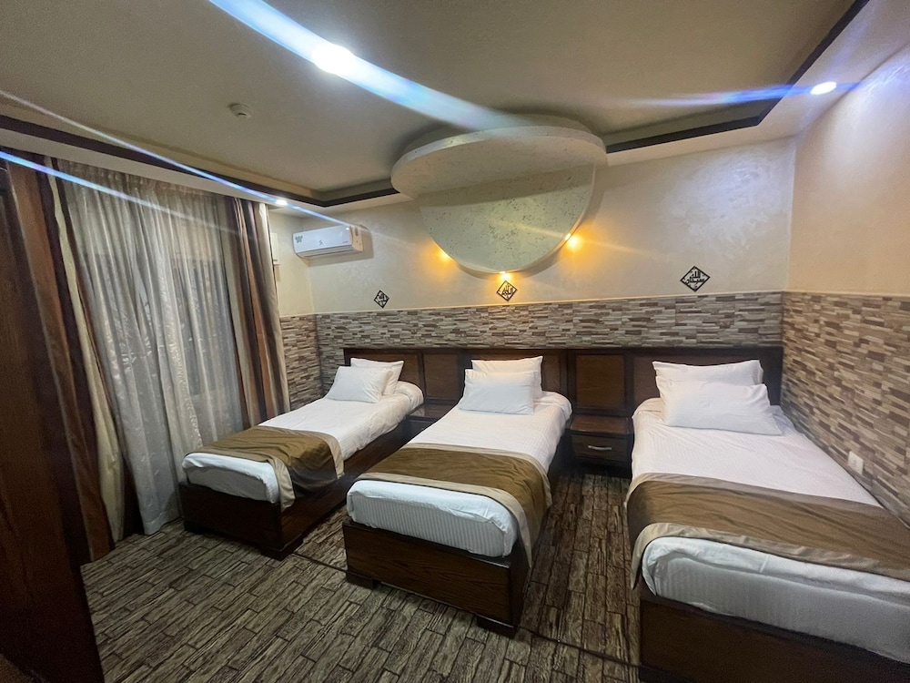 1 BEDROOM, APARTMENT