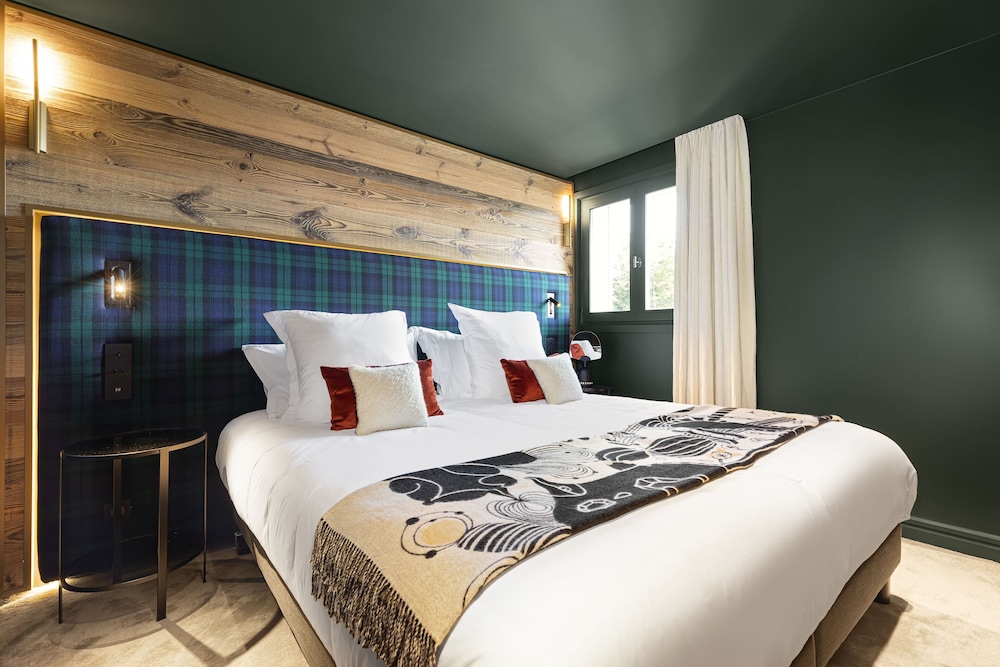 2 BEDROOMS, SUITE