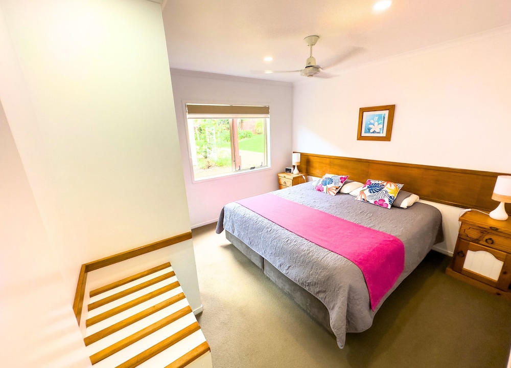 Poinciana Cottages 10/50