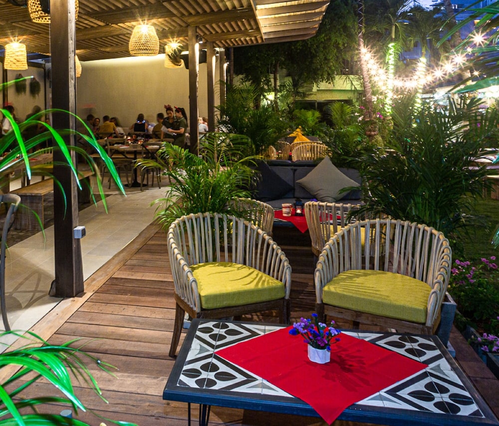The Lokal Hotel Phuket 23/37