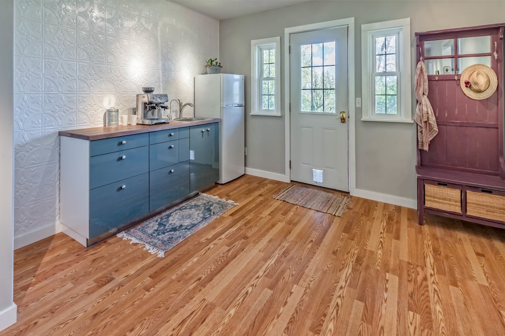 Moonshadow Bed and Breakfast 10/69