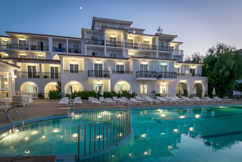 Paradise Beach Hotel 2/50