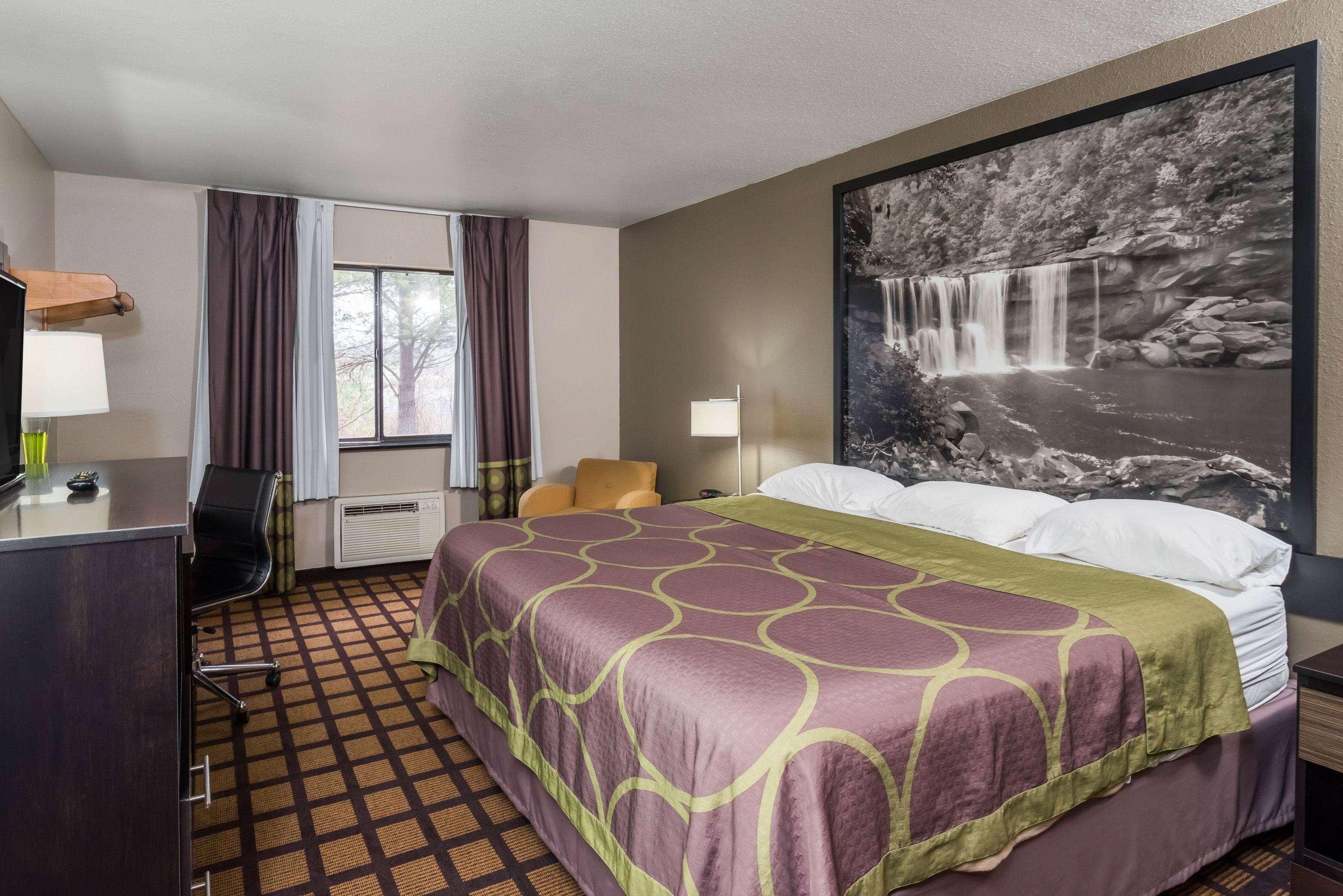 Super 8 by Wyndham Munfordville KY 7/27