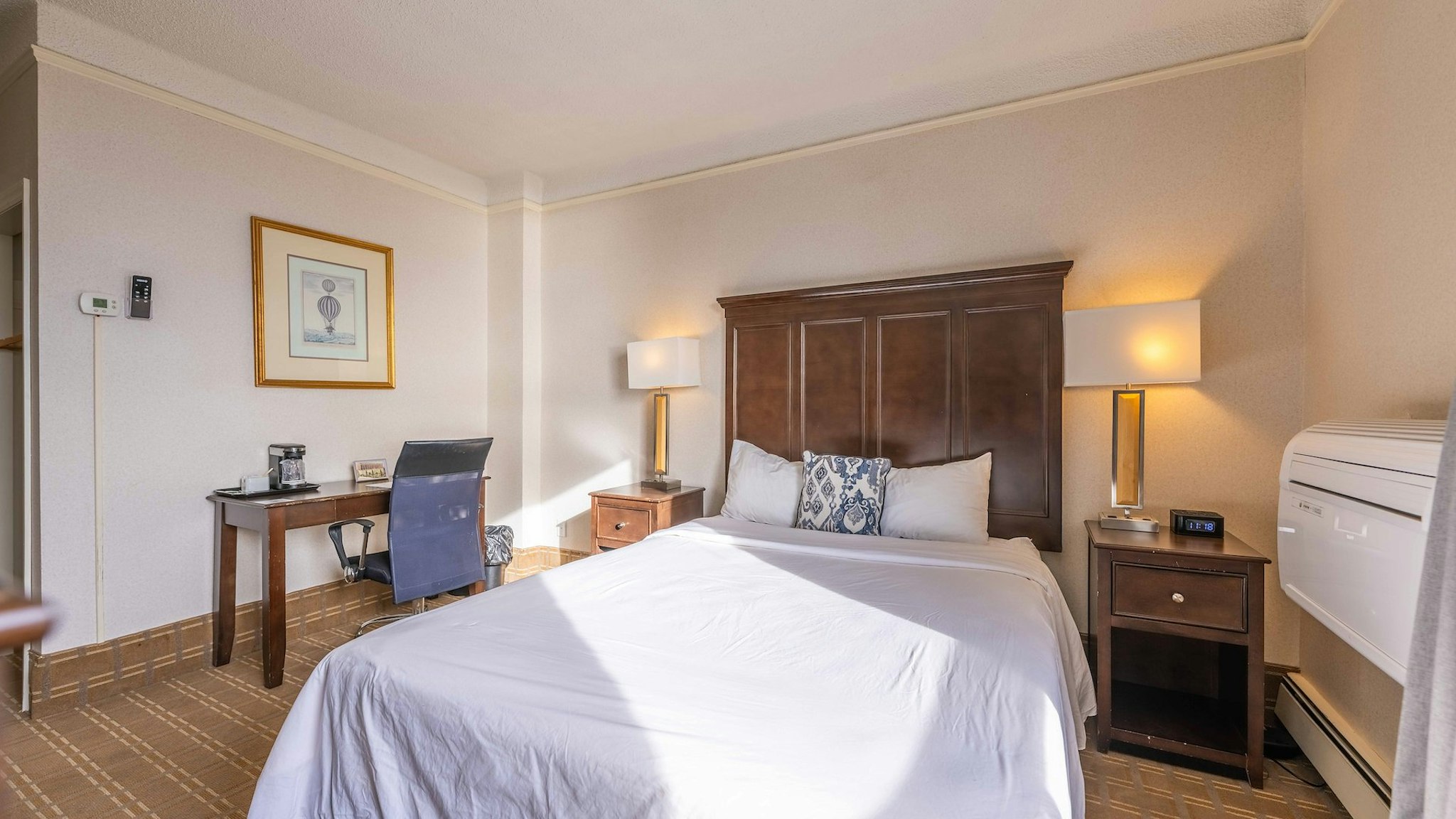 Room, Queen Bed, Lake View