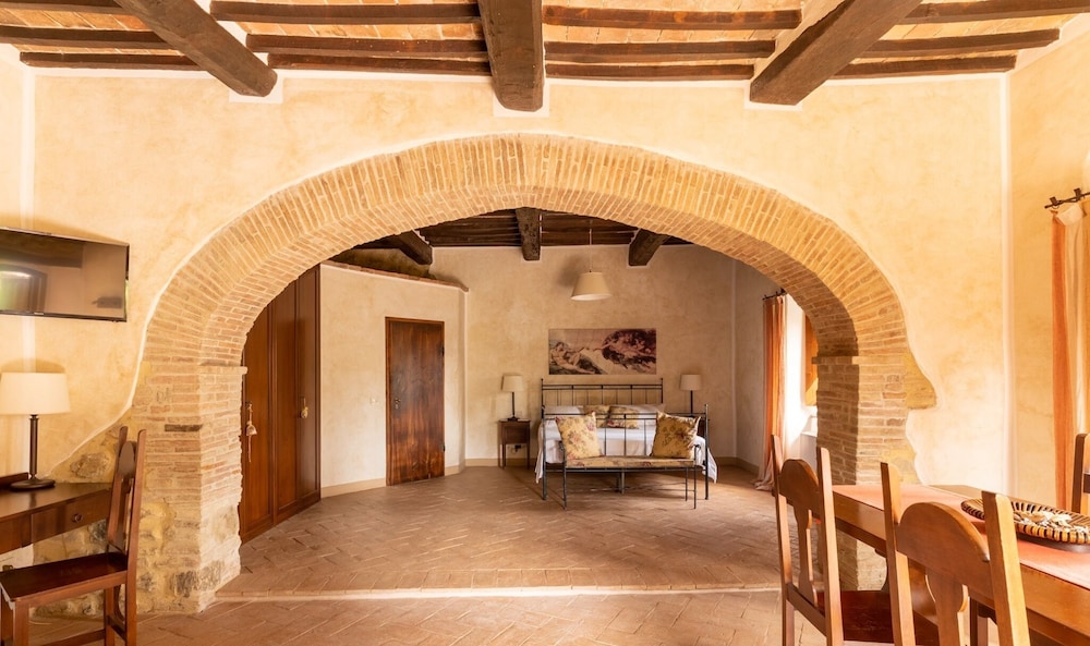 Tenuta Fattoria Vecchia 10/85