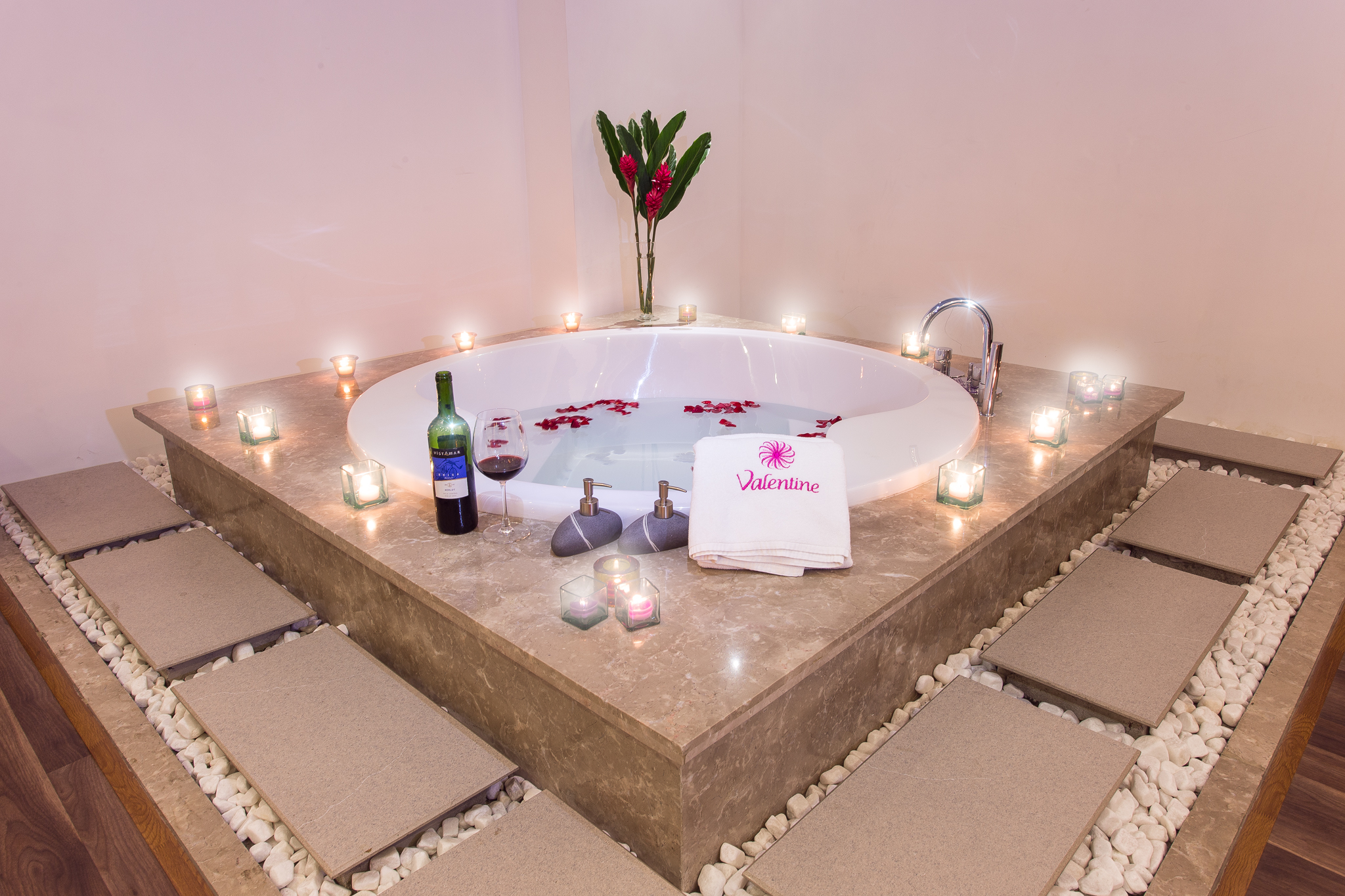 Valentine Hotel 5/36