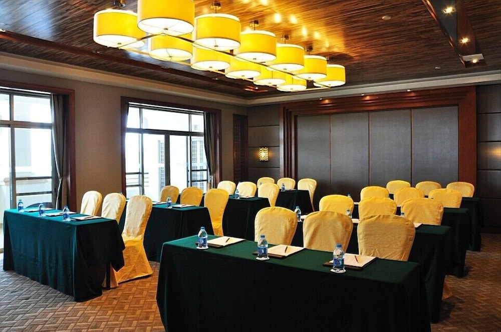 Country Garden Holiday Hot Spring Hotel 25/50