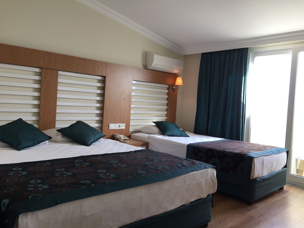 Grand Paradise Hotel 13/50