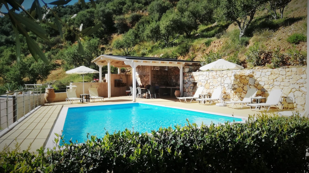 Aksos suites Accessible Accommodation 39/44