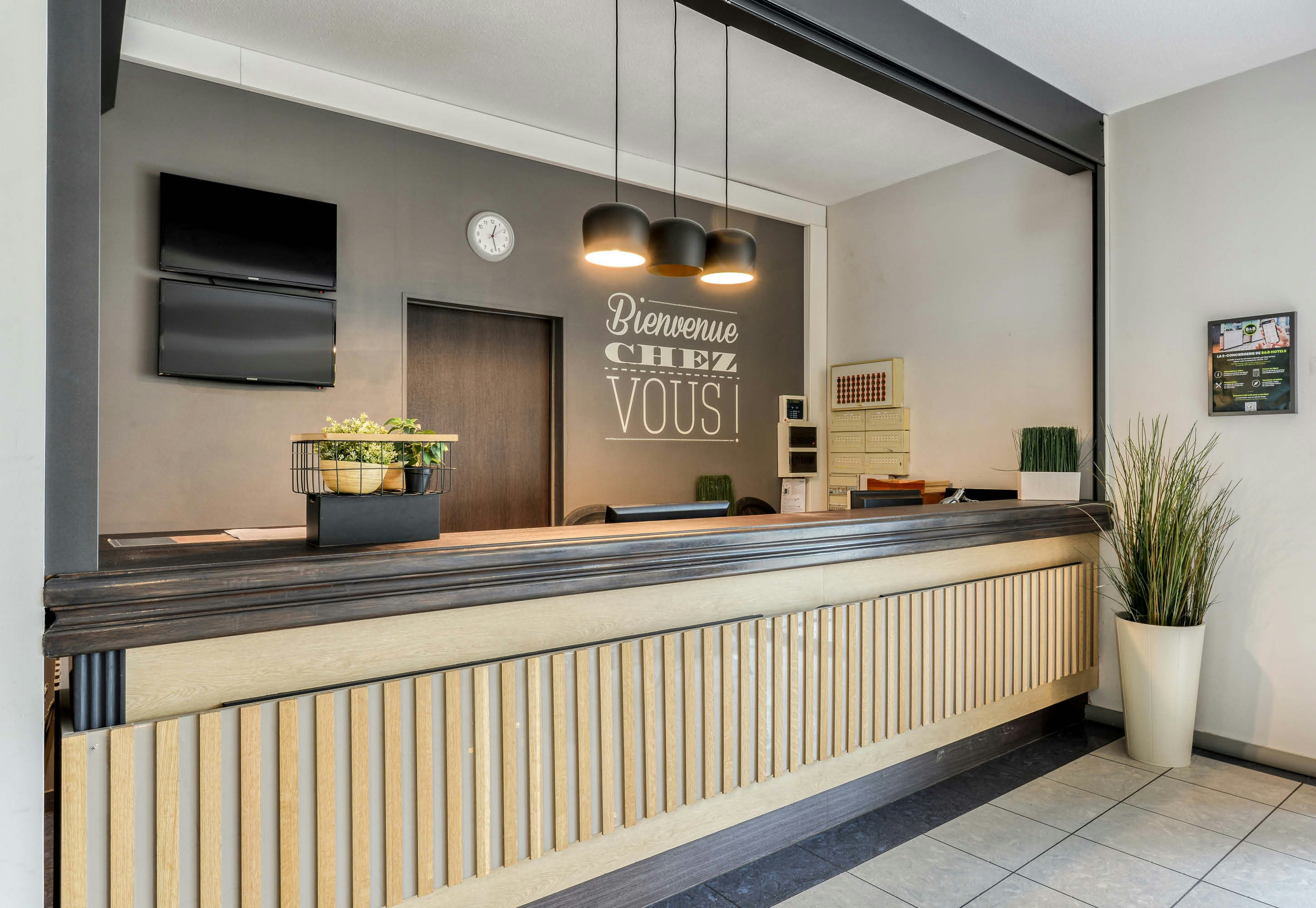 Lobby at B&B Hotel Montpellier Vendargues, SAINT-AUNES