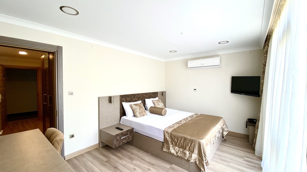 Caykent Suites Deluxe Hotel 6/50